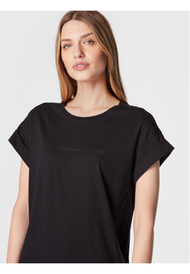 Moss Copenhagen Sukienka codzienna Alvidera 16922 Czarny Regular Fit. Okazja: na co dzień. Kolor: czarny. Materiał: bawełna. Typ sukienki: proste. Styl: casual