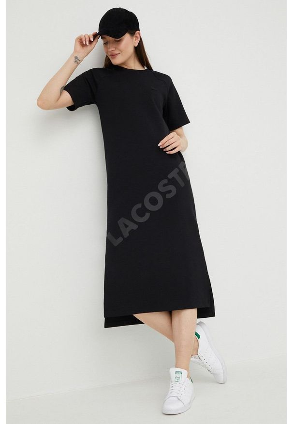Lacoste sukienka EF0206 kolor czarny midi prosta. Okazja: na co dzień. Kolor: czarny. Materiał: dzianina. Długość rękawa: krótki rękaw. Typ sukienki: proste. Styl: casual. Długość: midi