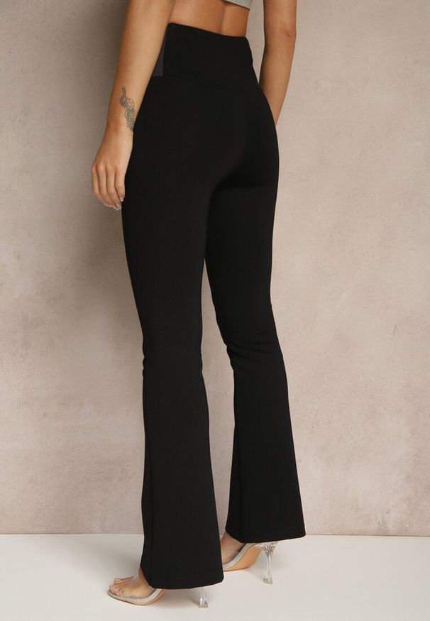 Renee - Czarne Spodnie Dzwony z Wiskozą i Bawełną High Waist Ozdobione Guzikami Doliella. Okazja: na co dzień. Stan: podwyższony. Kolor: czarny. Materiał: bawełna, wiskoza. Wzór: aplikacja. Styl: elegancki, casual