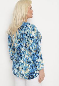 Born2be - Niebiesko-Granatowa Bluzka z Bufiastymi Podpinanymi Rękawami w Abstrakcyjny Wzór Tabella. Okazja: na co dzień. Kolor: niebieski. Materiał: jeans. Styl: casual #3