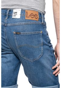 Lee - LEE 5 POCKET SHORT MĘSKIE SPODNIE JEANSOWE KRÓTKIE JEANS MAUI MID L73EMGTP. Okazja: do pracy, na randkę, na imprezę. Materiał: jeans. Długość: krótkie. Sezon: lato. Styl: klasyczny #3