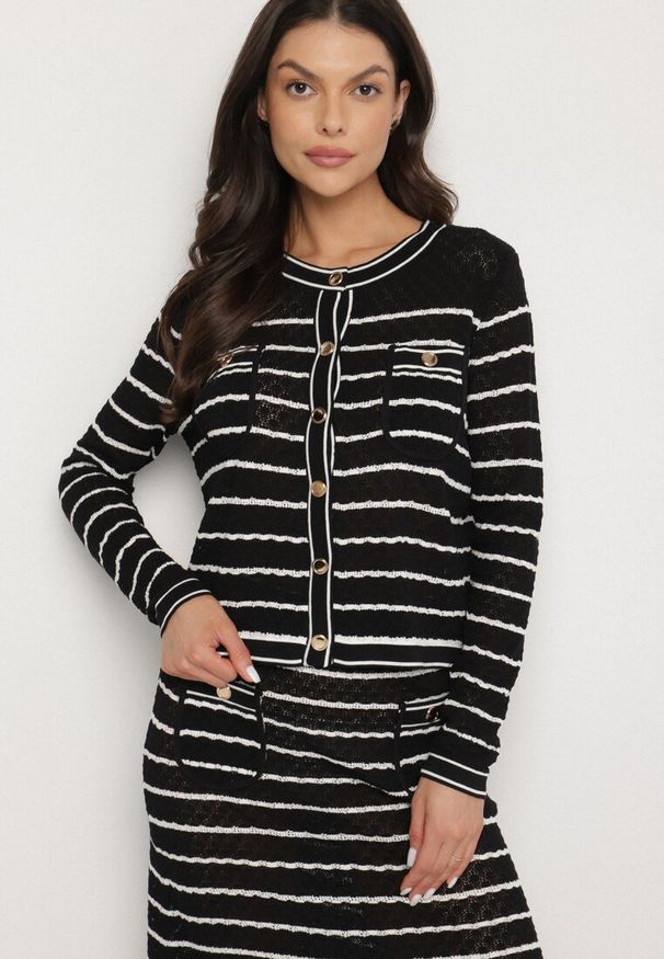 Born2be - Czarny Dzianinowy Komplet z Wiskozą w Paski Kardigan i Spódnica Sepoline. Kolor: czarny. Materiał: wiskoza, dzianina. Wzór: paski