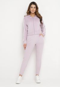 Born2be - Jasnofioletowy Welurowy Komplet Dresowy 2-Częściowy z Lampasami Bluza i Spodnie Atiriv. Kolor: fioletowy. Materiał: welur, dresówka #6