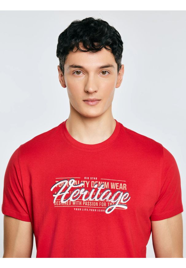 Big-Star - Koszulka męska z nadrukiem czerwona Keren 603. Okazja: na co dzień. Kolor: czerwony. Materiał: dzianina, bawełna, jeans. Wzór: nadruk. Styl: casual, klasyczny, sportowy