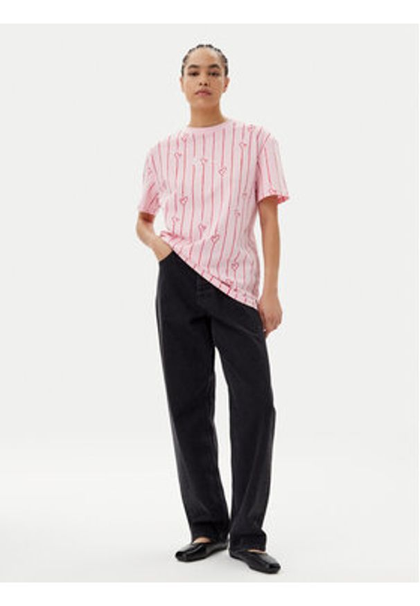 Karl Kani T-Shirt Signature Heart Pinstripe Os 61300127 Różowy Regular Fit. Kolor: różowy. Materiał: bawełna