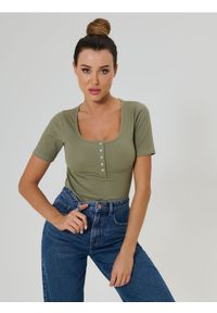 Sinsay - Prążkowana koszulka z guzikami - khaki. Kolor: brązowy. Materiał: prążkowany