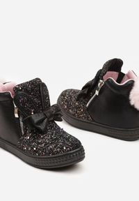 Born2be - Czarne Botki na Ukrytym Koturnie z Brokatem Kokardą i Futrzanym Pomponem Mazidra. Okazja: na imprezę, na co dzień. Kolor: czarny. Materiał: futro. Styl: casual #3