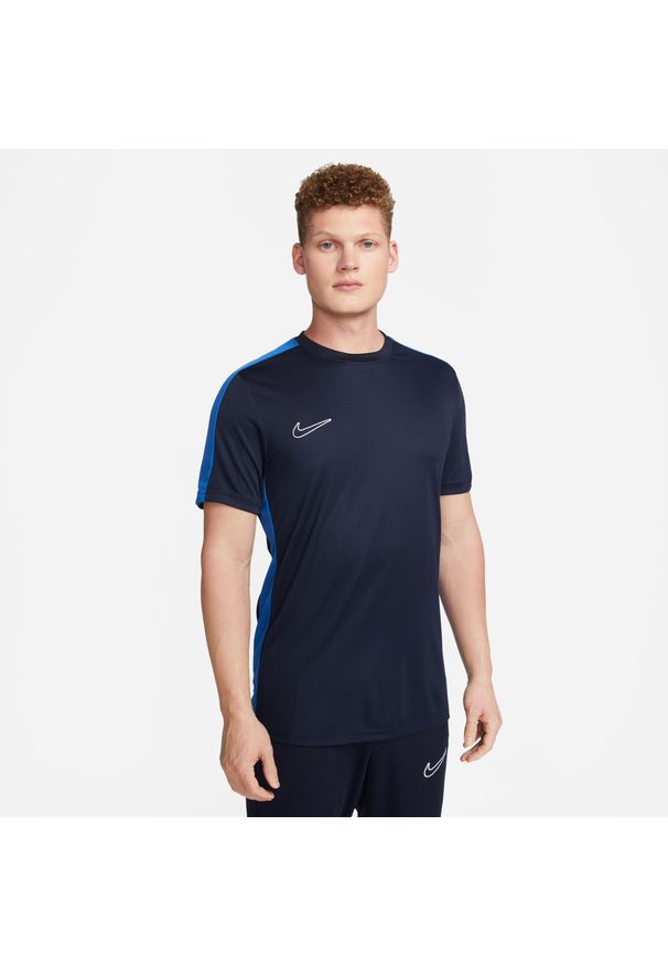 Koszulka treningowa męska Nike DF Academy 23. Kolor: niebieski. Długość rękawa: krótki rękaw. Długość: krótkie. Sport: piłka nożna
