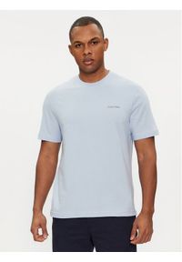Calvin Klein T-Shirt Angled Back Logo K10K112495 Błękitny Regular Fit. Kolor: niebieski. Materiał: bawełna #1