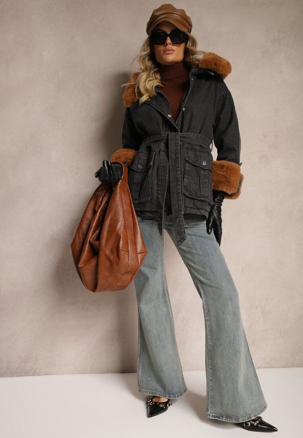 Renee - Czarna Jeansowa Kurtka z Odpinanym Futerkiem i Kapturem z Dodatkowym Paskiem Tarwena. Okazja: na co dzień. Kolor: czarny. Materiał: jeans, futro. Styl: sportowy, klasyczny, elegancki, casual