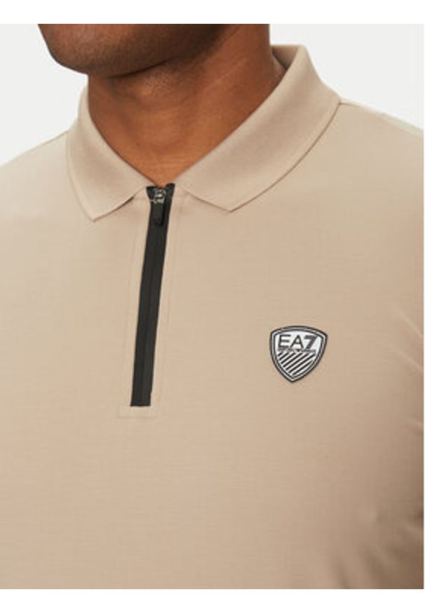 EA7 Emporio Armani Polo 8NPF13 PJRGZ U6155 Granatowy Regular Fit. Typ kołnierza: polo. Kolor: beżowy. Materiał: syntetyk