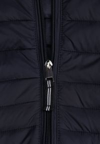 Born2be - Granatowa Pikowana Kurtka Przejściowa z Odpinanym Kapturem Tidesse. Kolor: niebieski. Materiał: poliester, jeans #6