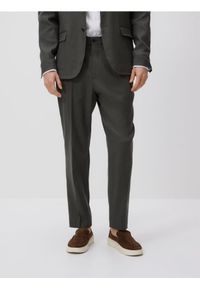 Reserved - Garniturowe spodnie carrot z lnem - ciemnozielony. Kolor: zielony. Materiał: len #1