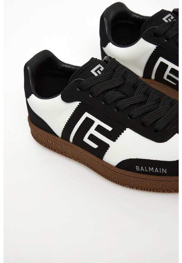Balmain - Sneakersy damskie skórzane BALMAIN. Materiał: skóra