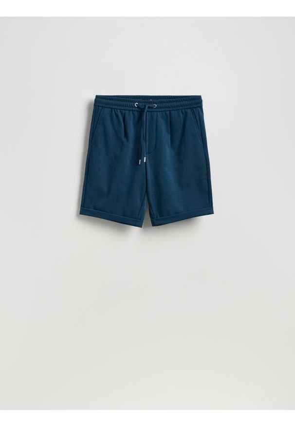 Reserved - Szorty regular fit - granatowy. Kolor: niebieski. Materiał: dzianina, włókno