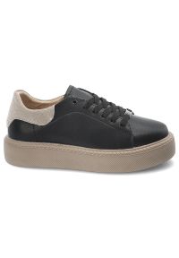 Sneakersy damskie Filippo, wykonane ze skóry naturalnej klasyczny sznurowany fason zaokrąglony nosek oraz modna podeszwa na platformie, czarne, DP611. Okazja: na co dzień. Zapięcie: sznurówki. Kolor: czarny. Materiał: skóra. Szerokość cholewki: normalna. Obcas: na platformie. Styl: klasyczny #6