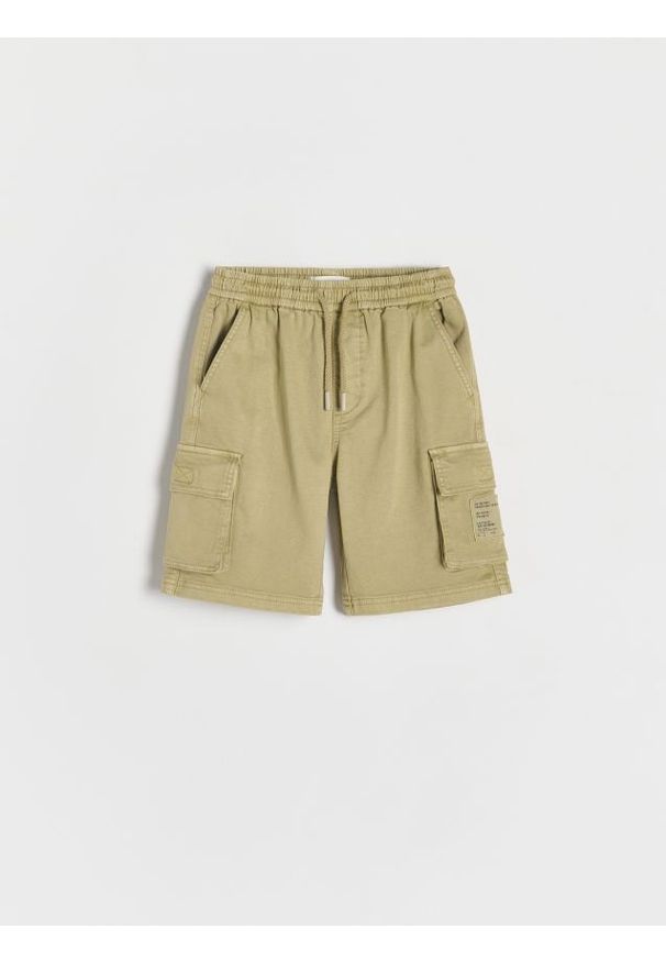 Reserved - Wysokoelastyczne szorty cargo - jasnozielony. Kolor: zielony. Materiał: bawełna, włókno, tkanina