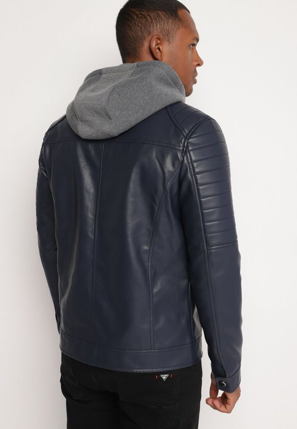 Born2be - Granatowa Kurtka Ramoneska z Ekoskóry z Kapturem Florenitha. Okazja: na co dzień. Typ kołnierza: kaptur. Kolor: niebieski. Materiał: jeans. Styl: casual