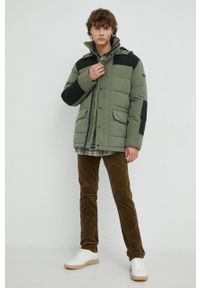 Wrangler - WRANGLER BODYGUARD MĘSKA KURTKA ZIMOWA DUSTY OLIVE W4B2WWX45 112319961. Okazja: na spotkanie biznesowe, na co dzień. Materiał: wełna, jeans, poliester. Długość rękawa: długi rękaw. Długość: długie. Sezon: zima. Styl: klasyczny, biznesowy, casual, elegancki