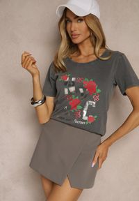 Renee - Ciemnoszary Bawełniany T-shirt z Kwiatami i Napisami Savinele. Okazja: na co dzień. Kolor: szary. Materiał: bawełna. Wzór: napisy, kwiaty. Sezon: lato. Styl: klasyczny, casual #5