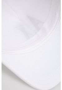 Armani Exchange Czapka kolor biały z aplikacją. Kolor: biały. Wzór: aplikacja