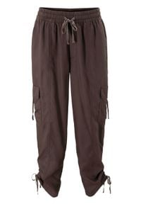 Spodnie bojówki 7/8 z lejącego materiału bonprix ciemnobrązowy. Kolor: brązowy. Materiał: materiał #1