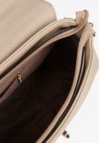 Born2be - Beżowa Torebka Typu Listonoszka z Ozdobną Klapą Monavia. Kolor: beżowy. Styl: klasyczny, casual, biznesowy