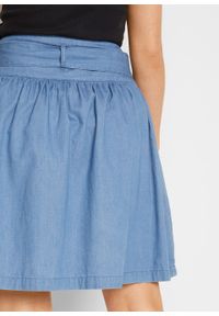 Spódnica dżinsowa z wiązanym paskiem bonprix jasnoniebieski. Kolor: niebieski #7