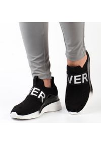 Czarne sneakersy damskie Vinceza 8774. Kolor: czarny. Materiał: tkanina, skóra