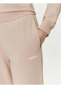 Hugo - HUGO Spodnie dresowe 50490578 Beżowy Regular Fit. Kolor: beżowy. Materiał: bawełna #5