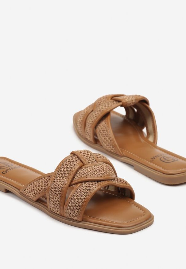 Renee - Brązowe Klapki ze Splecionymi Paskami na Płaskiej Podeszwie Miralania. Okazja: na co dzień. Kolor: brązowy. Materiał: jeans. Sezon: lato. Obcas: na płaskiej podeszwie. Styl: casual, boho