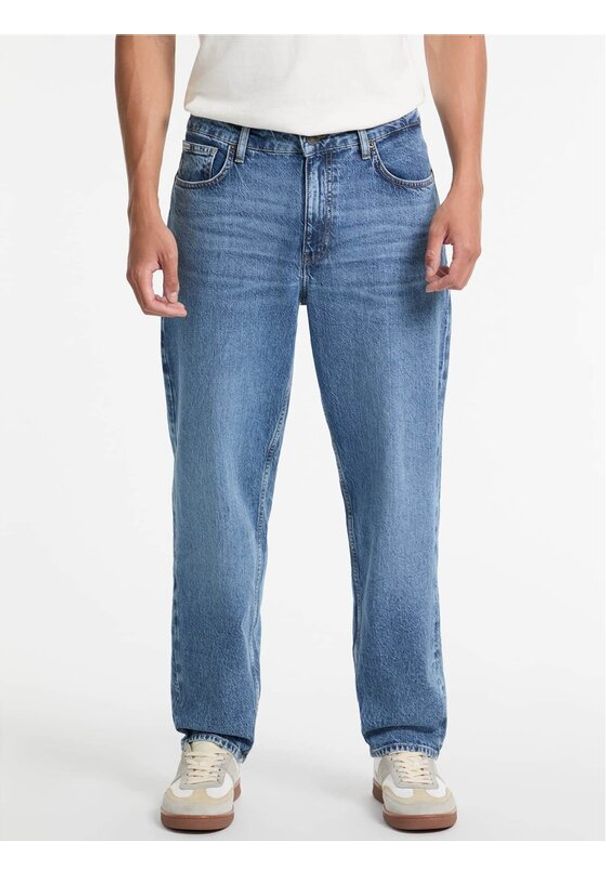 Guess Jeans Jeansy M5GA90 D5M53 Niebieski Relaxed Fit. Kolor: niebieski