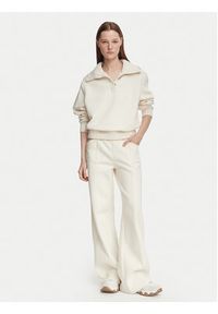 Guess Spodnie dresowe W6YB31 K5319 Kremowy Wide Leg. Kolor: kremowy. Materiał: bawełna #2