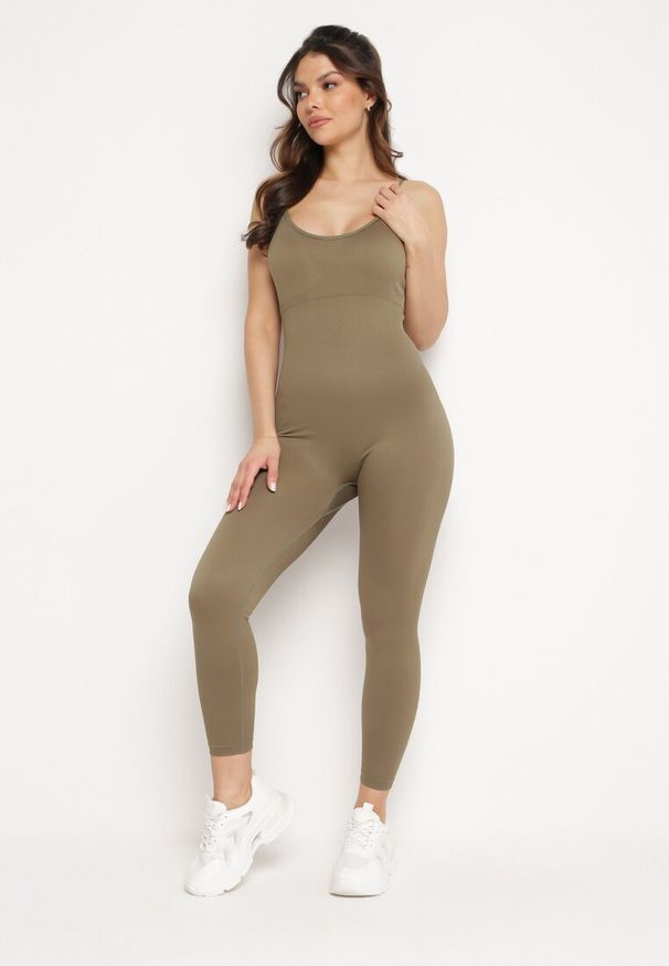 Born2be - Ciemnozielony Elastyczny Kombinezon Dopasowany Bodycon na Cienkich Regulowanych Ramiączkach Xantella. Kolor: zielony. Długość rękawa: na ramiączkach. Styl: sportowy