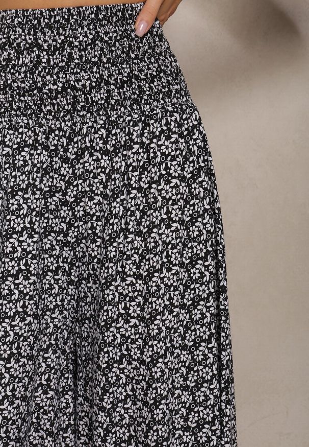 Renee - Czarne Bawełniane Spodnie Culottes z Szeroką Gumką w Pasie i Kwiatowym Printem Pellagia. Okazja: na co dzień. Kolor: czarny. Materiał: bawełna. Wzór: kwiaty, nadruk. Styl: casual