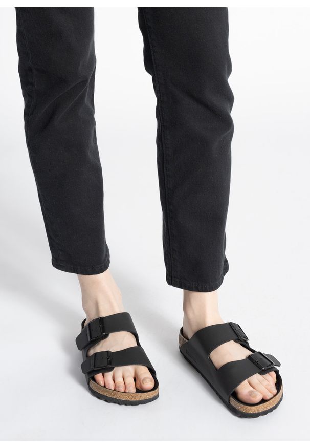 Klapki unisex czarne Birkenstock Arizona BF. Okazja: na co dzień. Kolor: czarny. Materiał: materiał. Wzór: paski. Styl: klasyczny, elegancki, casual