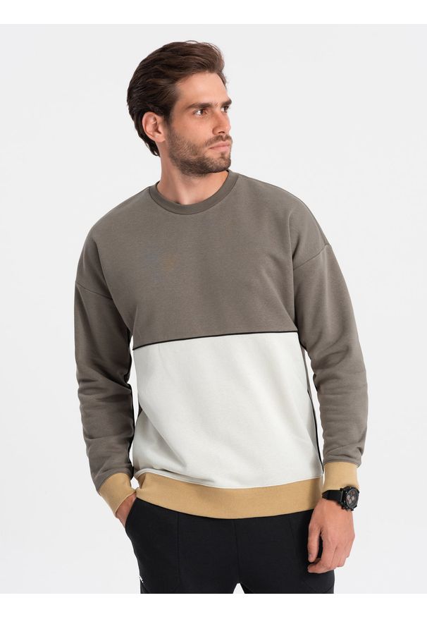 Ombre Clothing - Bluza męska OVERSIZE z kontrastowym łączeniem kolorów - khaki V7 - Rozmiar: L. Kolor: brązowy. Materiał: bawełna, poliester, materiał. Wzór: aplikacja