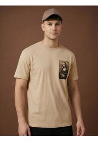 Sinsay - Bawełniana koszulka z nadrukiem - beżowy. Kolor: beżowy. Materiał: bawełna. Wzór: nadruk #1