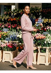 Sinsay - Dzianinowe spodnie z elastycznym pasem - różowy. Kolor: różowy. Materiał: dzianina #1