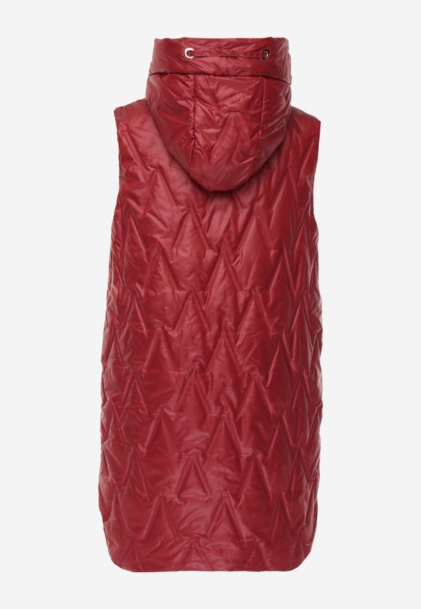 Renee - Czerwona Długa Kamizelka Pikowana z Nieodpinanym Kapturem Semaea. Kolor: czerwony. Materiał: prążkowany, jeans. Długość: długie. Styl: street