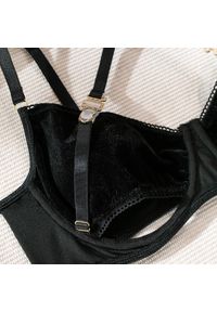 Intica - Komplet bielizny z chokerem na romantyczny wieczór Anahi. Kolor: czarny. Materiał: materiał #2