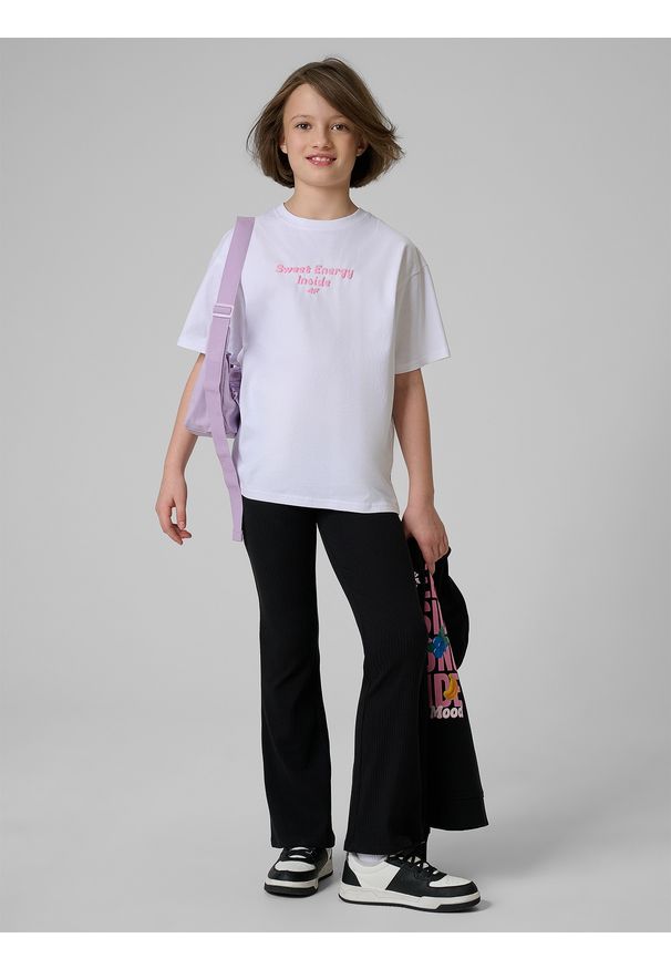 4f - 4F T-shirt loose z nadrukiem dziewczęcy - biały 146/152 (10-12 lat). Okazja: na spacer, na co dzień, na uczelnię. Kolor: biały. Materiał: dzianina, bawełna, skóra, materiał. Wzór: nadruk. Sezon: lato. Styl: casual