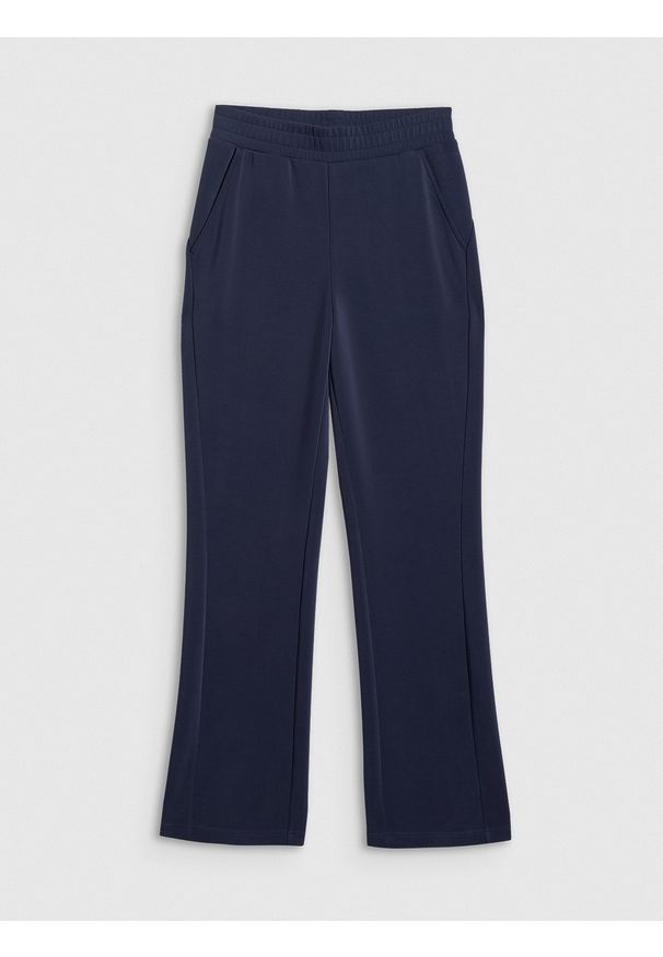 4f - 4F Spodnie dresowe z modalem damskie - granatowe M. Stan: podwyższony. Kolor: niebieski. Materiał: dresówka. Wzór: gładki. Sport: turystyka piesza