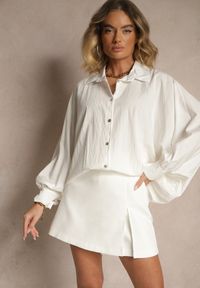 Renee - Biała Koszula z Wiskozą w Stylu Nietoperza Sonarielia. Okazja: na co dzień. Typ kołnierza: kołnierzyk klasyczny. Kolor: biały. Materiał: wiskoza. Długość: krótkie. Styl: klasyczny, casual, elegancki