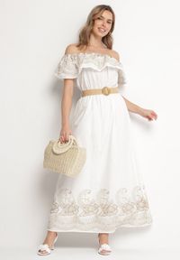 Born2be - Biała Sukienka Hiszpanka w Stylu Boho z Haftem i Paskiem z Klamrą Mellirna. Okazja: na co dzień. Typ kołnierza: dekolt hiszpanka. Kolor: biały. Materiał: poliester, materiał. Wzór: haft. Styl: boho #2