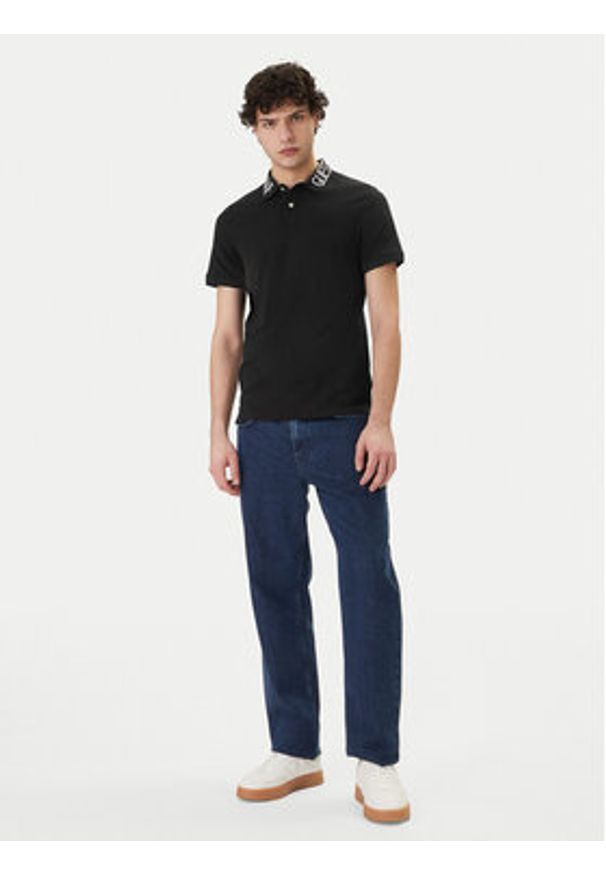 Guess Polo M6GP66 K3070 Czarny Slim Fit. Typ kołnierza: polo. Kolor: czarny. Materiał: bawełna