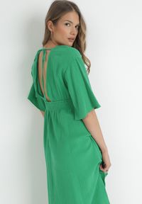 Born2be - Zielona Sukienka Maxi z Gumką w Pasie i Wiązaniem na Karku Titaphine. Kolor: zielony. Sezon: wiosna, lato. Długość: maxi #5