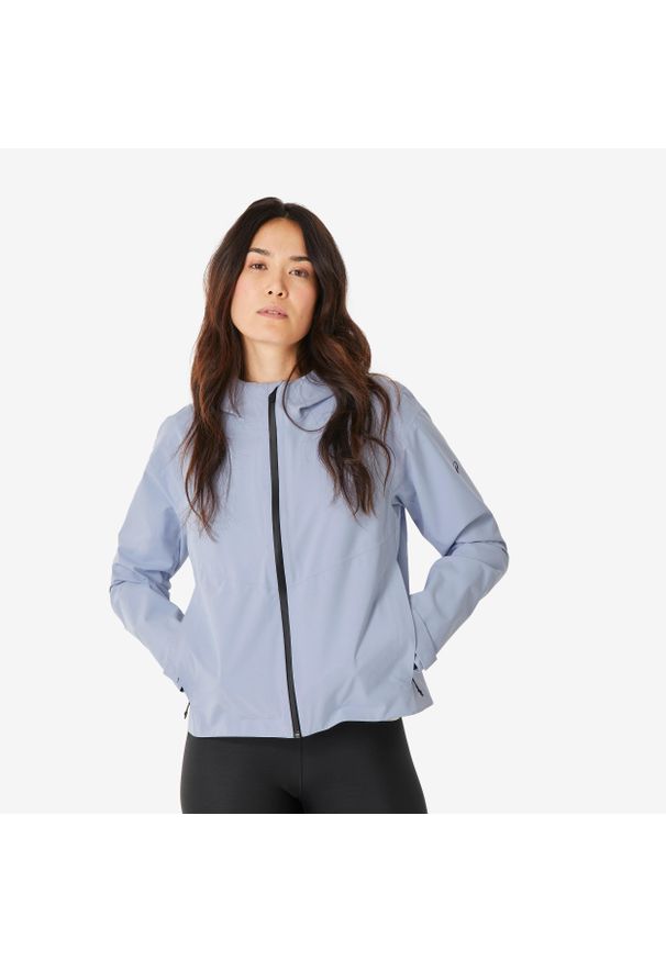 quechua - Kurtka turystyczna damska Quechua MH100 wodoodporna. Kolor: fioletowy. Materiał: poliester, materiał. Sport: turystyka piesza