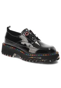 Czarne Półbuty Artiker Eleganckie Lakierowane Obuwie Damskie. Okazja: na co dzień. Kolor: czarny. Materiał: lakier. Wzór: kolorowy. Styl: elegancki #1