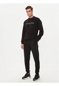Calvin Klein Spodnie dresowe Shadow Embosed Logo K10K113097 Czarny Regular Fit. Kolor: czarny. Materiał: bawełna #4